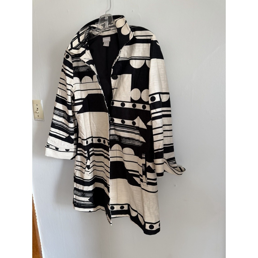 Chicos Linen Blend Lagenlook Topper Jacket. Geometric Black White Print Classic - Picture 6 of 12